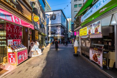 Seoul, Güney Kore 10 Aralık 2018: Myeong dong pazarı 