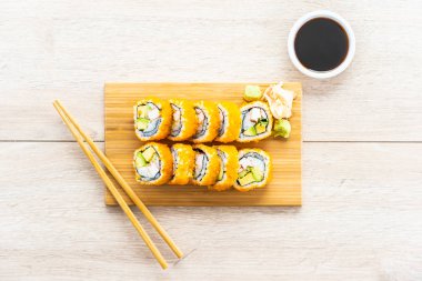 California maki suşi rulo