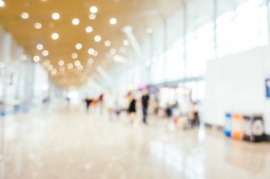 Soyut bulanıklık ve Havaalanı yolcu trans için terminal defocused