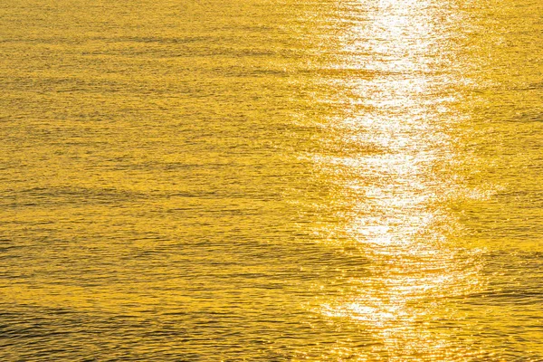 Vackra marinmålning av solljus på havet och havet vattnet — Stockfoto