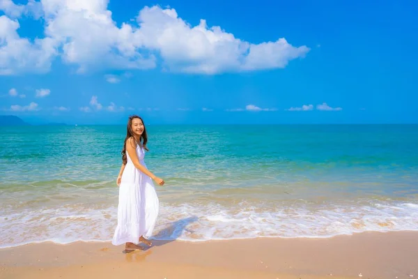 Portrait beautiful young asian woman happy smile leisure on the — Stock Photo, Image