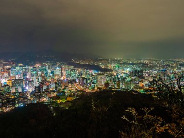 Geceleri Seoul şehir etrafında bina güzel mimari