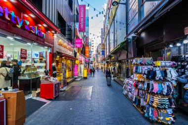 Seoul, Güney Kore 10 Aralık 2018: Myeong dong pazarı 