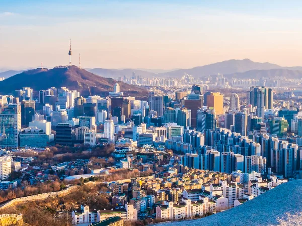 Hermoso edificio de arquitectura paisaje urbano en la ciudad de Seúl — Foto de Stock