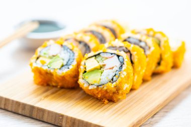 California maki suşi rulo