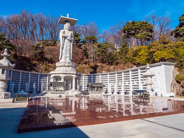 Krásný buddhismus socha v Bongeunsa Temple — Stock fotografie