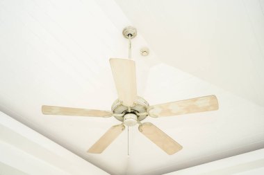 Beyaz tavan fan dekorasyon iç