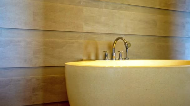 豪华度假村酒店浴室的镜头 — 图库视频影像