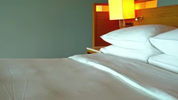 Видео Роскошной Спальни Курортном Отеле — стоковое видео