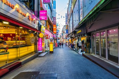 Seoul, Güney Kore 10 Aralık 2018: Myeong dong pazarı 