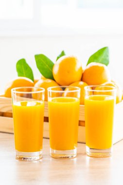 Taze portakal suyu içecek şişe cam için