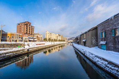 Güzel manzara ve kışın Otaru kanal Nehri'nin cityscape
