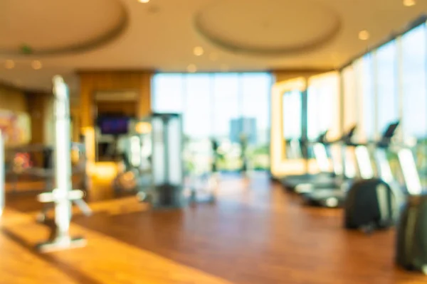 Equipo de fitness abstracto desenfocado y desenfocado en el interior del gimnasio —  Fotos de Stock