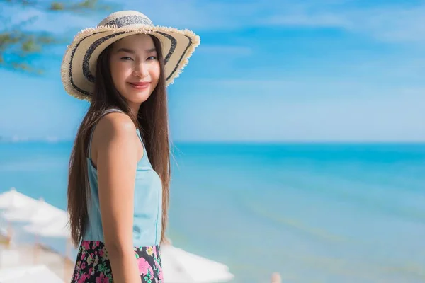 Portrait beautiful young asian woman happy smile relax around be — Stock Photo, Image