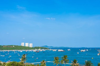 Mavi gökyüzünde Pattaya şehir güzel deniz Okyanusu Körfezi manzara
