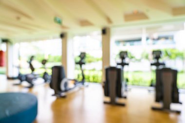 Soyut Blur ve spor salonu iç ro defocused fitness ekipmanları