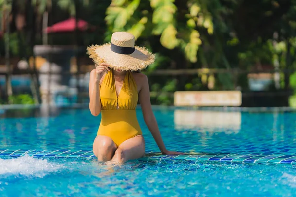 Portret mooie jonge Aziatische vrouw Leisure Relax glimlach en hap — Stockfoto