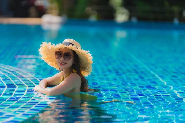 Portrett vakker, ung asiatisk kvinne på fritiden, slapp av og smil – stockfoto