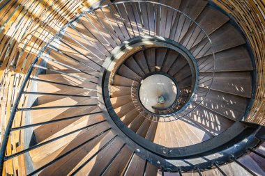 Spiral eğrisi şekil ahşap merdiven dekorasyon dış