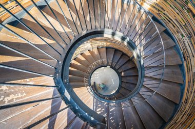 Spiral eğrisi şekil ahşap merdiven dekorasyon dış