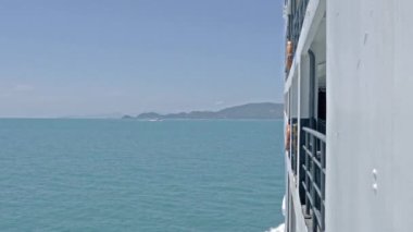 Güzel dalgalı denizin sakin görüntüleri.