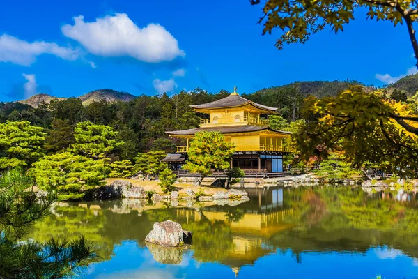 Mooie Kinkakuji tempel met golden Pavilion in Kyoto japan — Stockfoto