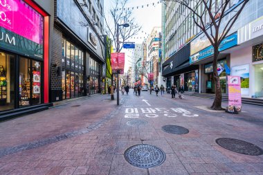 Seoul, Güney Kore 10 Aralık 2018: Myeong dong pazarı 
