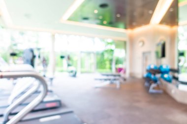 Soyut Blur ve spor salonu iç ro defocused fitness ekipmanları