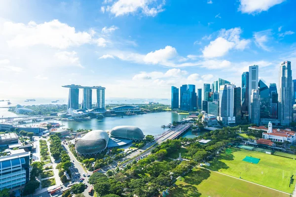 Beau bâtiment d'architecture extérieur paysage urbain à Singapour — Photo