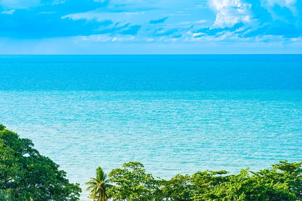 Prachtige panoramische landschap of zeegezicht Oceaan met witte wolk — Stockfoto