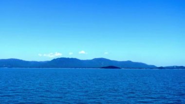 Güzel dalgalı denizin sakin görüntüleri.