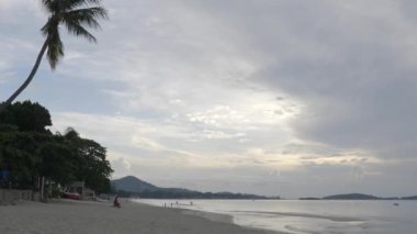 Güzel dalgalı denizin sakin görüntüleri.