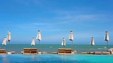 tatil otelinde sakin görüntü boş havuz