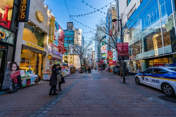 Seúl, Corea del Sur 10 diciembre 2018: Myeong dong market is the — Foto de Stock