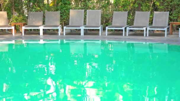 calme images piscine vide à l'hôtel resort 