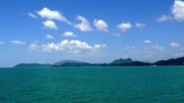 Güzel dalgalı denizin sakin görüntüleri.