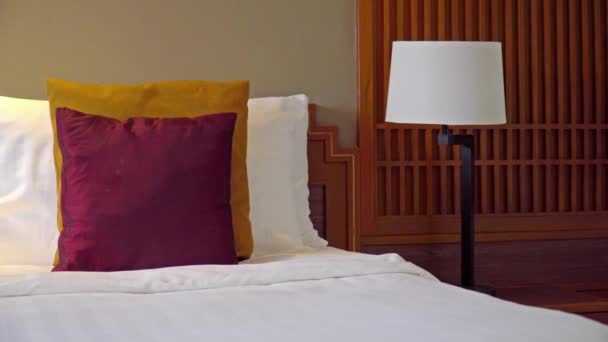Кадры Роскошной Меблированной Спальни Отеле — стоковое видео