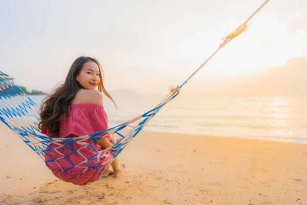 Portrait beautiful young asian woman sitting on the hammock with — Stock Photo, Image