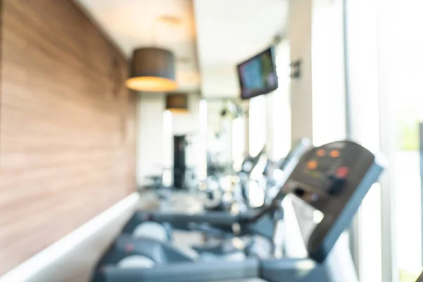 Abstracte en gedeconcentreerde fitnessapparatuur in Gym interieur kamer — Stockfoto