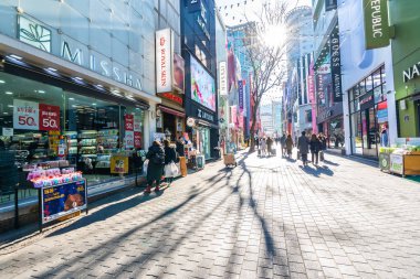 Seoul, Güney Kore 10 Aralık 2018: Myeong dong pazarı 