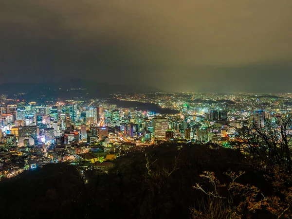 Hermoso edificio de arquitectura alrededor de la ciudad de Seúl por la noche —  Fotos de Stock