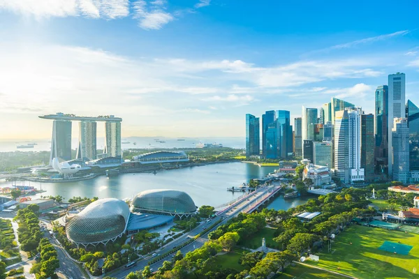 Beau bâtiment d'architecture extérieur paysage urbain à Singapour — Photo