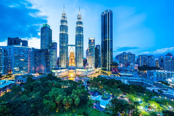 Prachtige architectuur bouwen buitenkant in Kuala Lumpur stad — Stockfoto