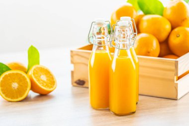 Taze portakal suyu içecek şişe cam için