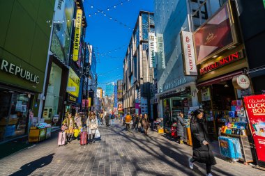Seoul, Güney Kore 10 Aralık 2018: Myeong dong pazarı 