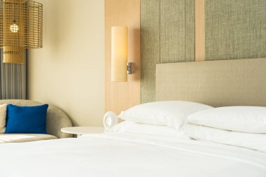 Güzel rahat yastık ve battaniye Yatak Dekorasyon