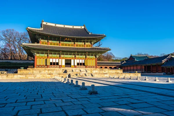 Krásná architektura budovy Changdeokgung palace v Soulu ci — Stock fotografie