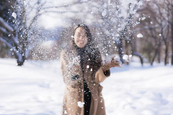 Портрет Красивая азиатская женщина улыбка счастливого путешествия и энджо — стоковое фото