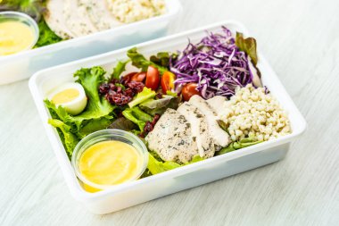 Izgara tavuk göğsü ve et salata