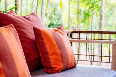 Güzel rahat yastık kanepe dekorasyon